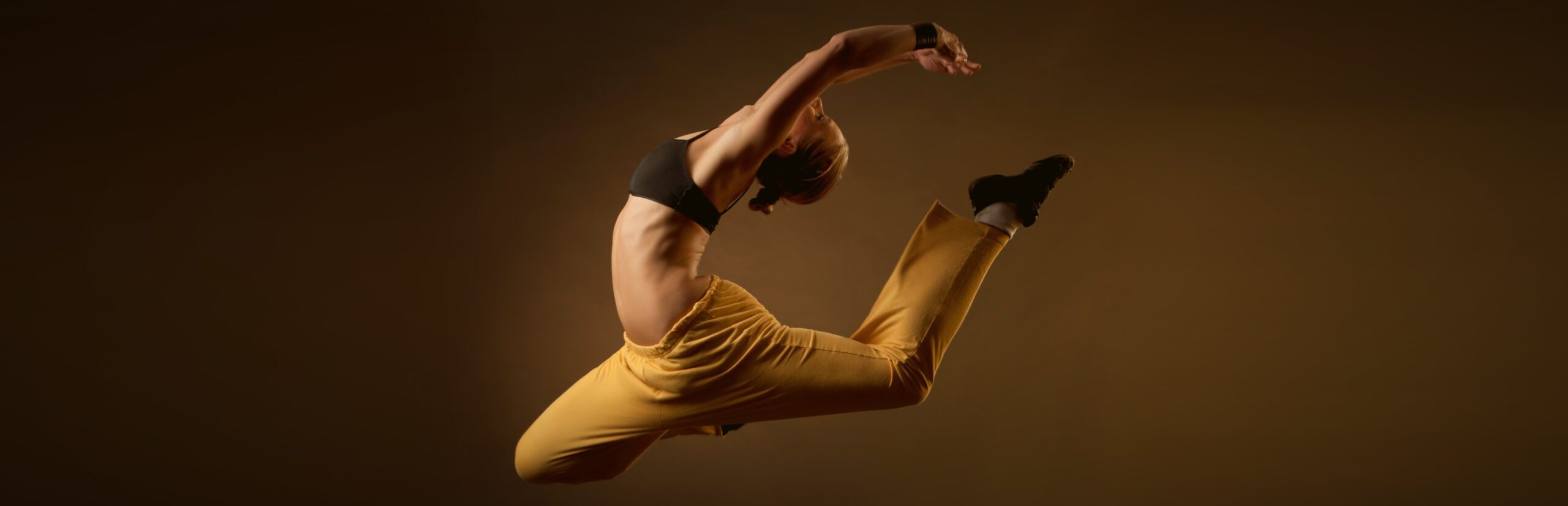 Tänzerin beim Contemporary in der Tanzschule Erich Gaspers