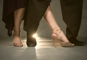 Paar tanzt Tango Argentino in der Tanzschule Erich Gaspers